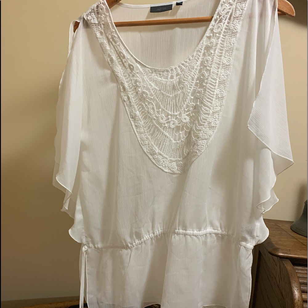 Top, layering piece, open shoulder and open hips
